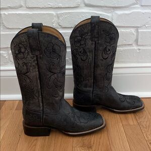 Shyanne Women’s Black Square Toed Embroidered Cowboy Boots - 8M